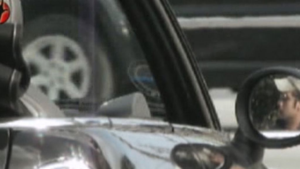 Nacho Polo se pasea en descapotable por Miami