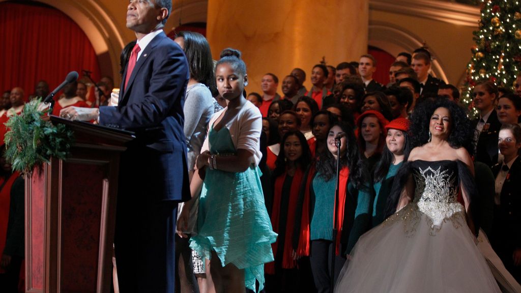 La cantante Diana Ross celebra la Navidad con los Obama