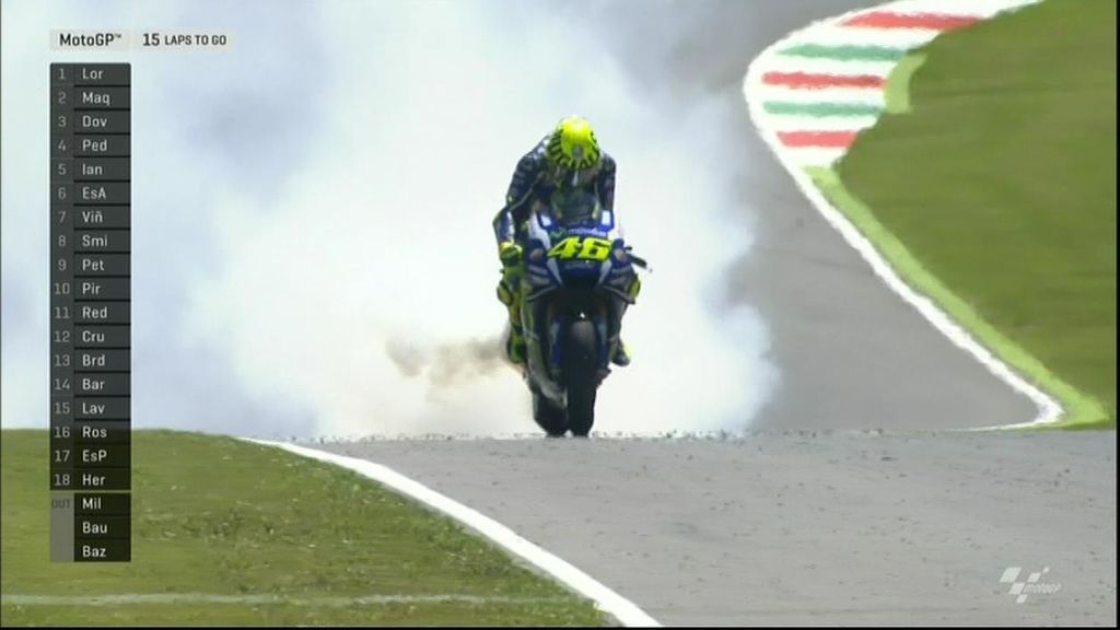 Valentino Rossi rompe el motor de su Yamaha y dice adiós a su carrera