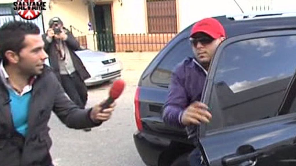 Juntos, acuden a casa de la modelo