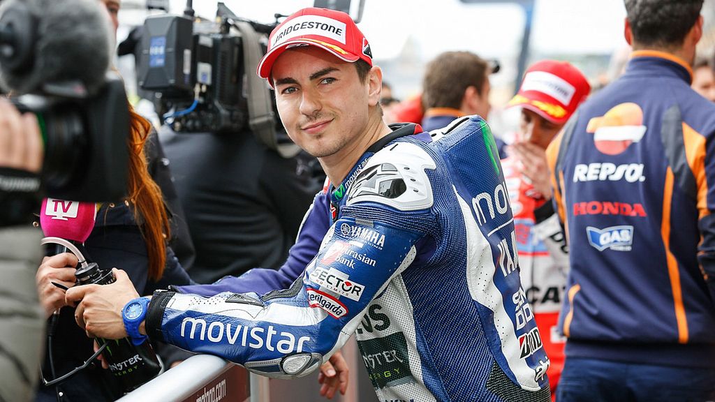 Jorge Lorenzo y Valentino Rossi se juegan el liderato en Assen, la 'catedral' de las motos