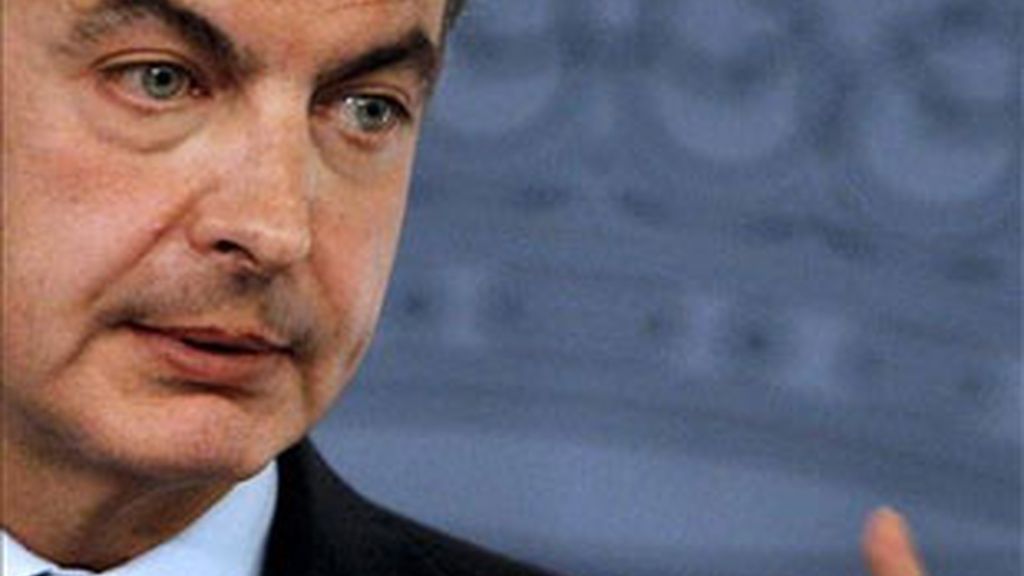 Zapatero aconseja a Aznar durante la Fiesta de la Rosa del PSOE en Durango. Vídeo: ATLAS.