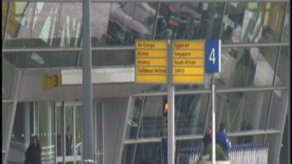 EEUU y Reino Unido intensifican los controles en aeropuertos por el Ébola