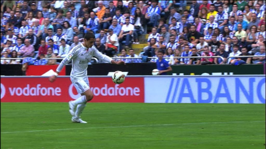 Magistral volea de Chicharito Hernández para estrenarse como goleador con el Real Madrid