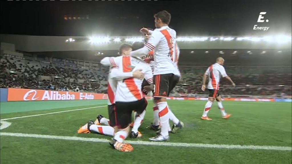 ¡Gol de River Plate! Alario remata de cabeza y hace el primer tanto para los argentinos