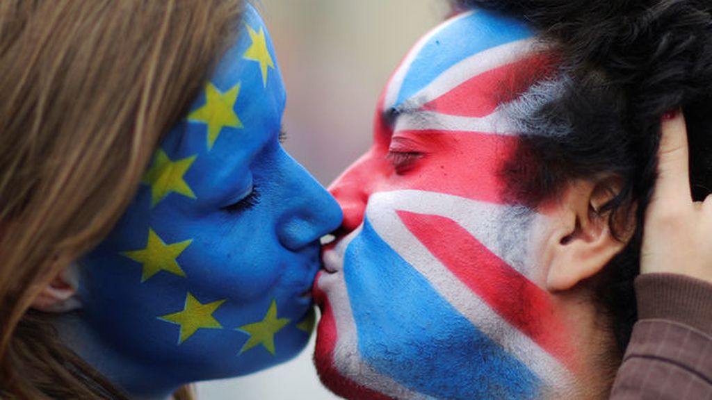Un beso  o un adiós entre Europa y Reino Unido
