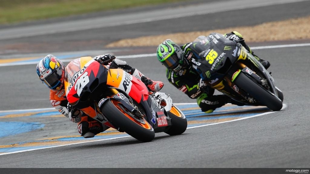 Dani Pedrosa y Crutchlow toman una curva en los libres de Le Mans
