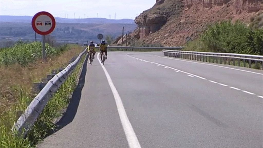 Dos ciclistas muertos y dos heridos graves tras ser atropellados por un coche en Lleida