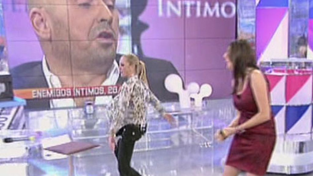 Belén Esteban simula un embarazo