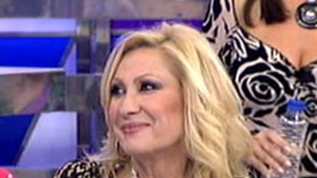 Se emociona al escuchar la canción con la que conoció a Amador