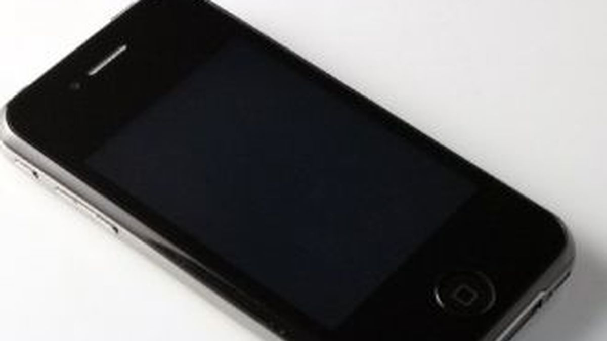 La imitación del iPhone 5 no nato tiene un cuerpo extremadamente fino -7 milímetros- y consiste en una evolución del diseño del iPhone 4, con los bordes más redondeados.