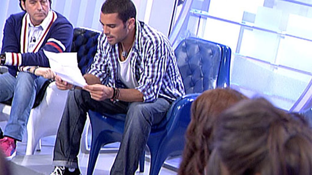 Un tronista entre dos pretendientas