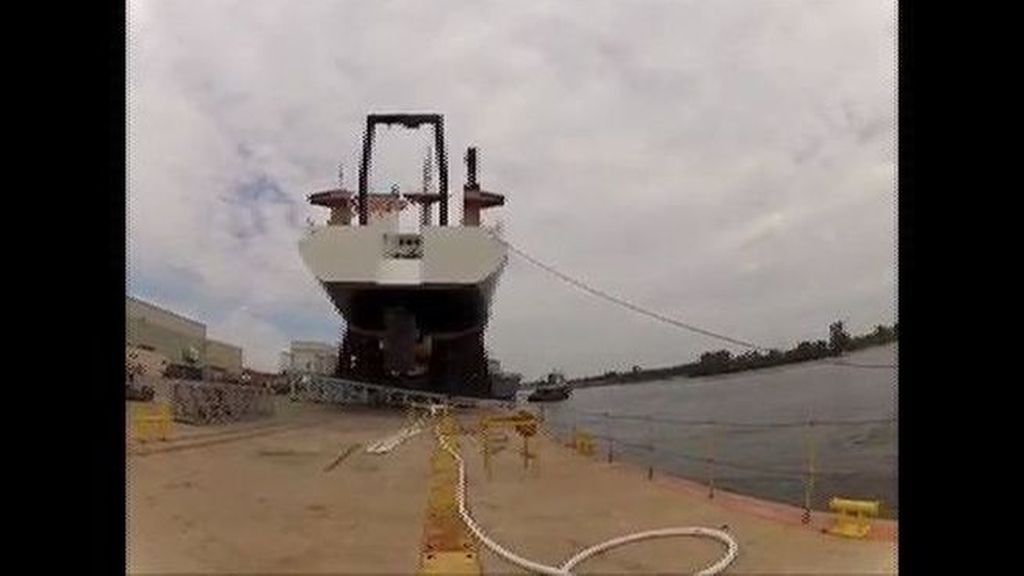 Impactante botadura de un barco