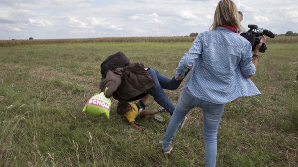 ¿Poco castigo para la periodista húngara que agredió a varios refugiados?