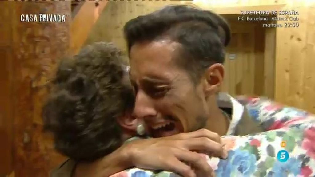 Jesús Reyes, sorprendido al reencontrarse con su madre: "Te quiero mucho"