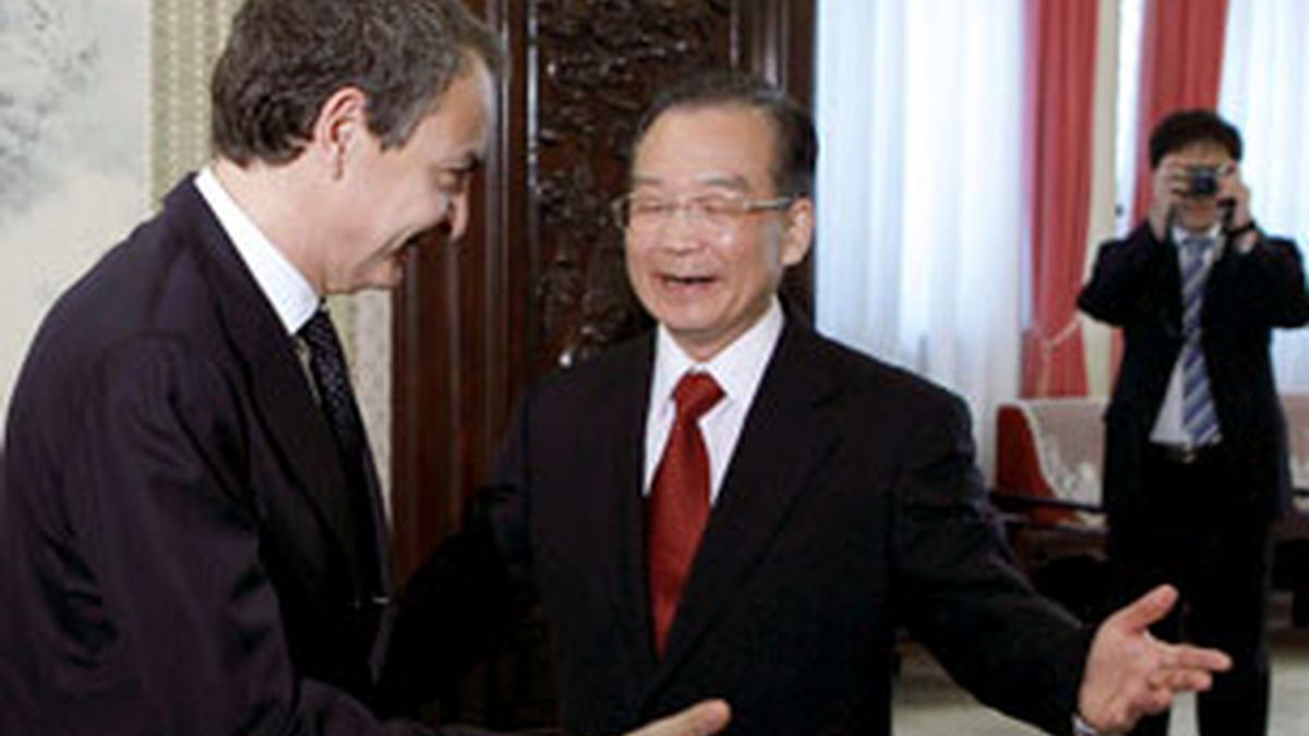 El presidente del Gobierno, José Luis Rodríguez Zapatero, y el primer ministro chino, Wen Jiabao. Vídeo: Informativos Telecinco
