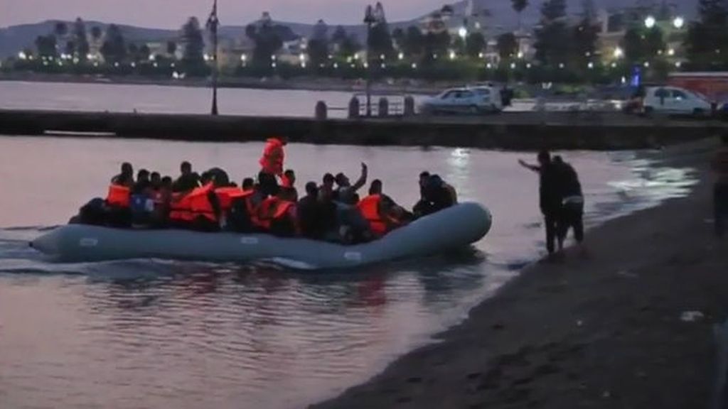 Cientos de refugiados sirios llegan a la isla griega de Kos
