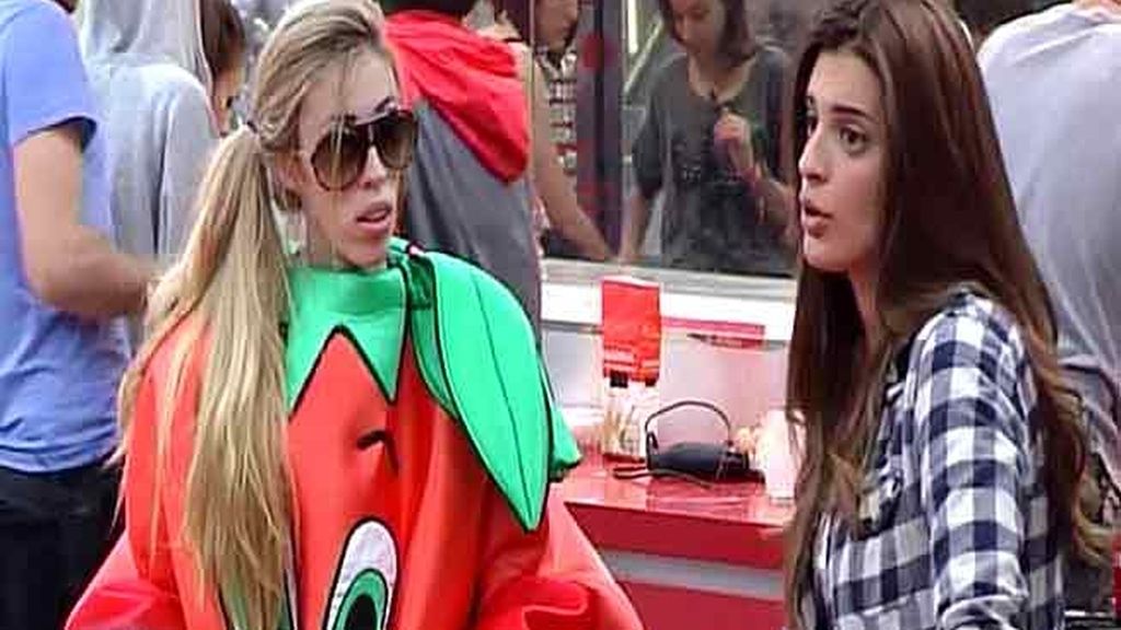 Los concursantes se disfrazan de la mascota del Mundial del ’82