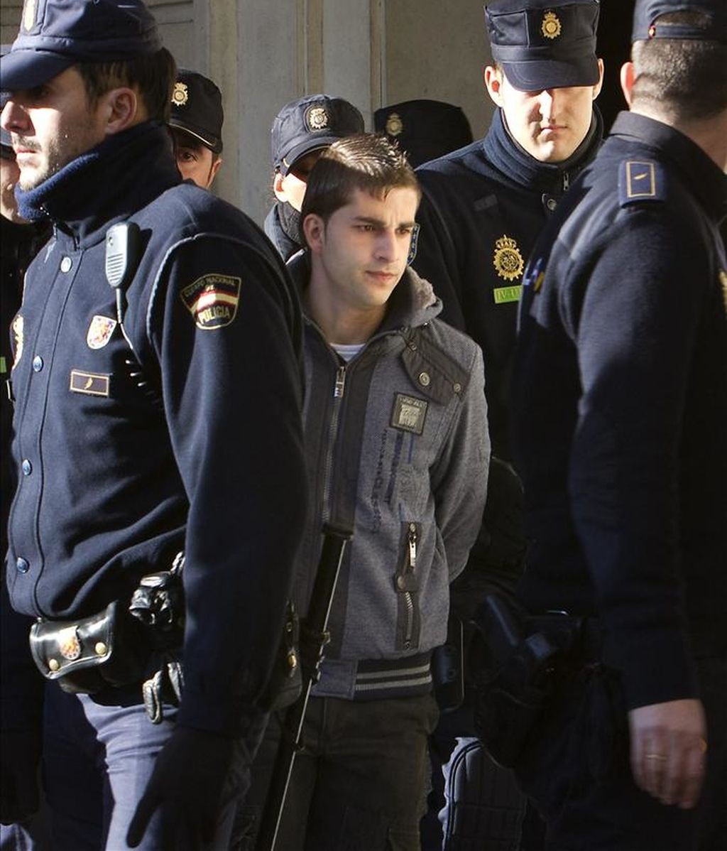 Miguel Carcaño, asesino confeso de Marta del Castillo, a su llegada al juzgado número 4 de Sevilla el pasado 1 de febrero. EFE Miguel Carcaño, asesino confeso de Marta del Castillo, a su llegada al juzgado número 4 de Sevilla el pasado 1 de febrero. EFE