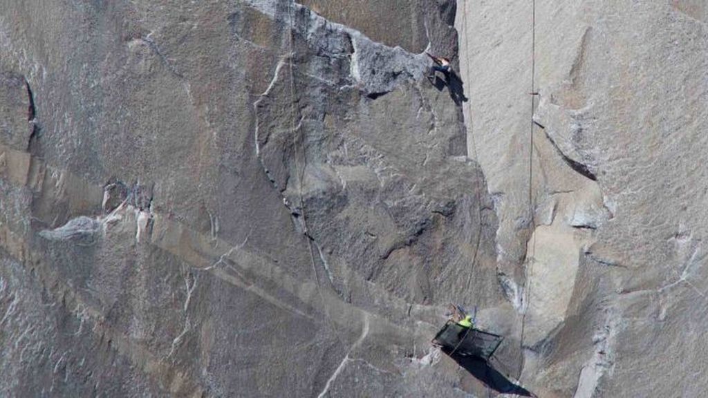 Dos estadounidenses, los primeros en ascender el muro de El Capitán sin cuerdas