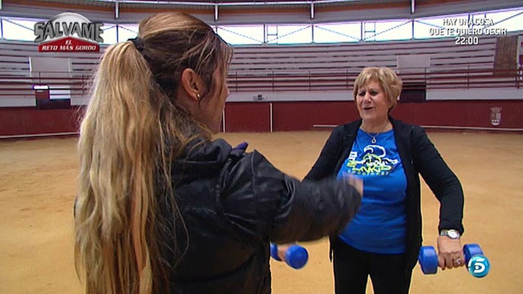 Melu vacía la nevera de Carmen Bazán, se la lleva a comprar y entrenan