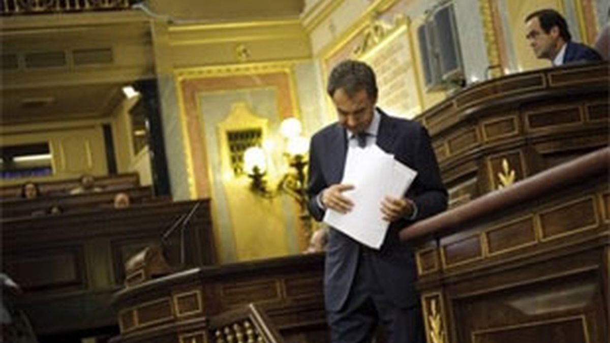 El anuncio de un cambio en la Constitución por parte de  Rodriguez Zapatero no ha gustado a los 'indignados'. Foto: AP.