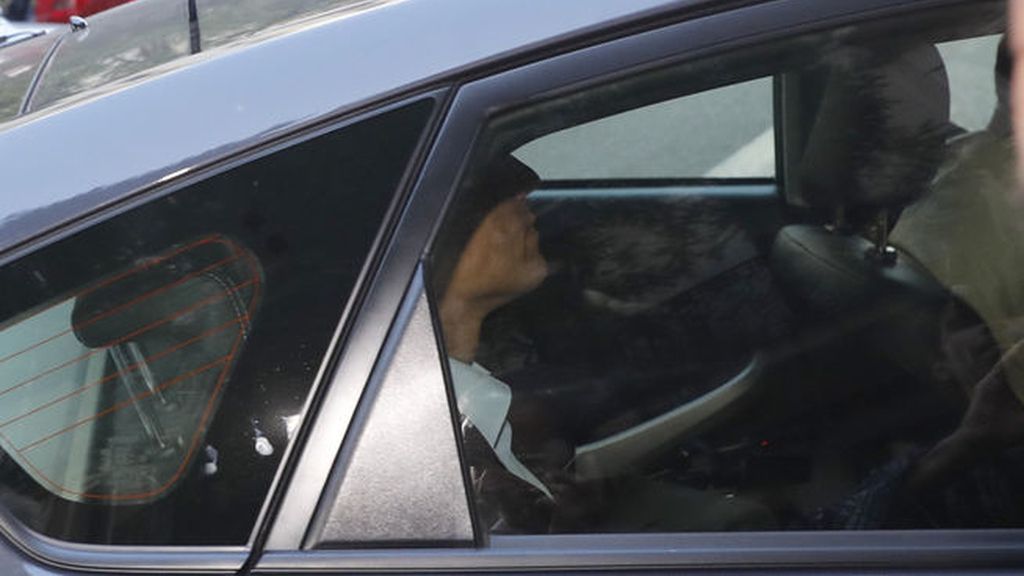 Pedro Sánchez entra en la sede de Ferraz en coche y sin realizar declaraciones