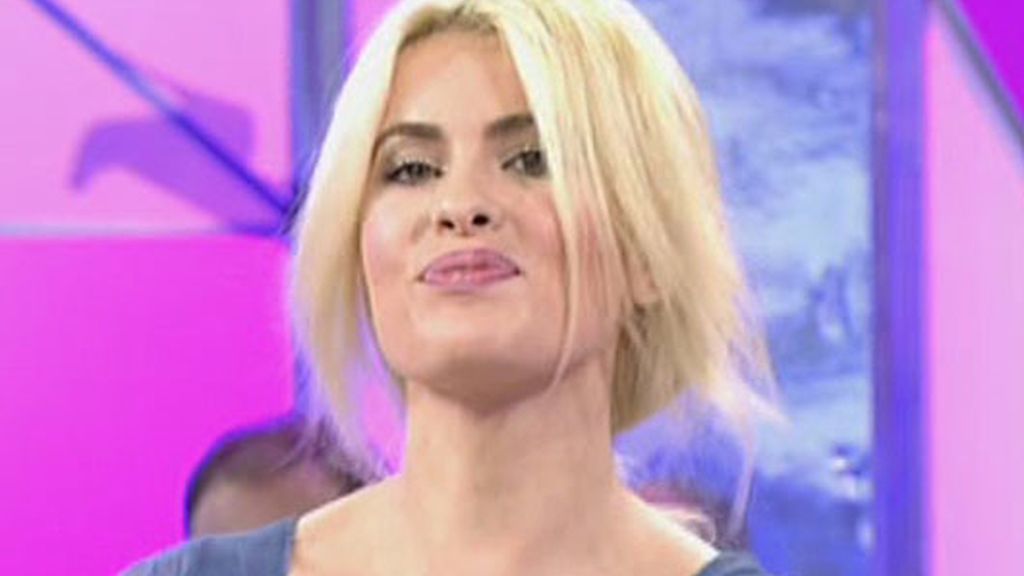 Adriana Abenia, de corto