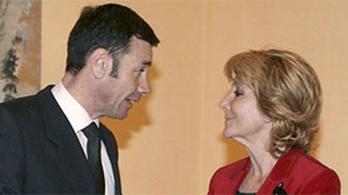 Gómez y Aguirre, los dos aspirantes a la presidencia de la Comunidad de Madrid, se vuelcan en la red social. Foto: EFE/Archivo