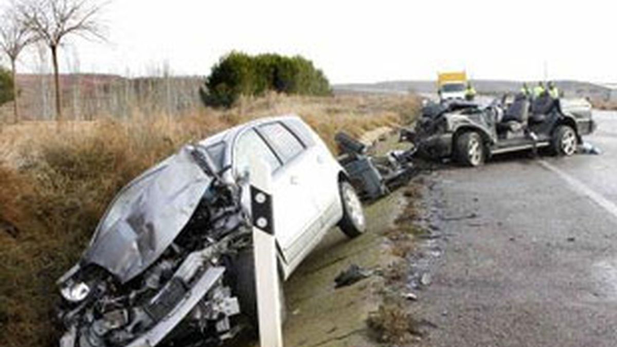 Veintiocho personas fallecieron en los 23 accidentes mortales de tráfico registrados este fin de semana. Vídeo: Informativos Telecinco