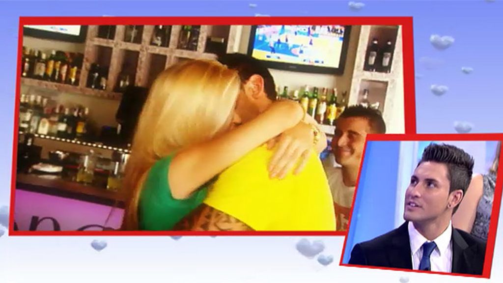 Ainhoa, una más entre los amigos de Erik