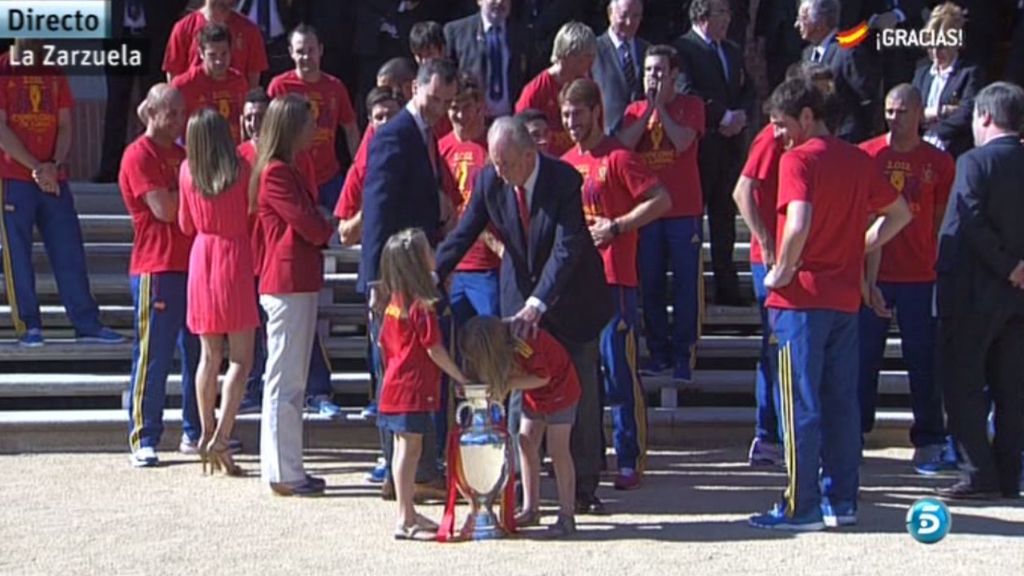 Las hijas de los Príncipes de Asturias disfrutan con La Roja