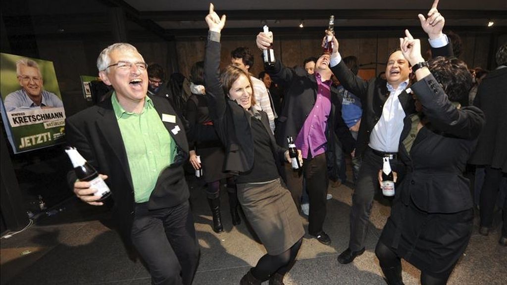 Miembros del partido de los Verdes celebran su victoria en los comicios regionales celebrados el pasado 27 de marzo en los estados federados de Baden-Württemberg y Renania-Palatinado. EFE/Archivo Miembros del partido de los Verdes celebran su victoria en los comicios regionales celebrados el pasado 27 de marzo en los estados federados de Baden-Württemberg y Renania-Palatinado. EFE/Archivo