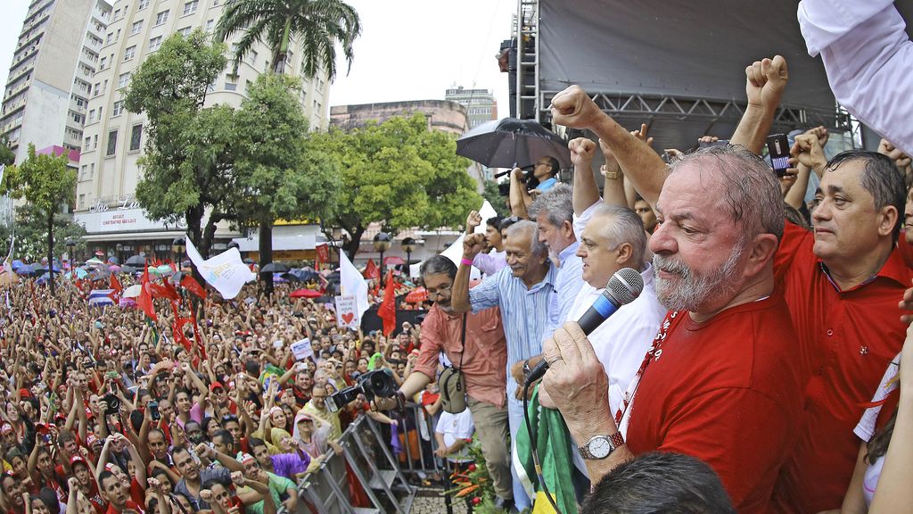 Miles de brasileños se manifiestan en Fortaleza en apoyo a Lula da Silva