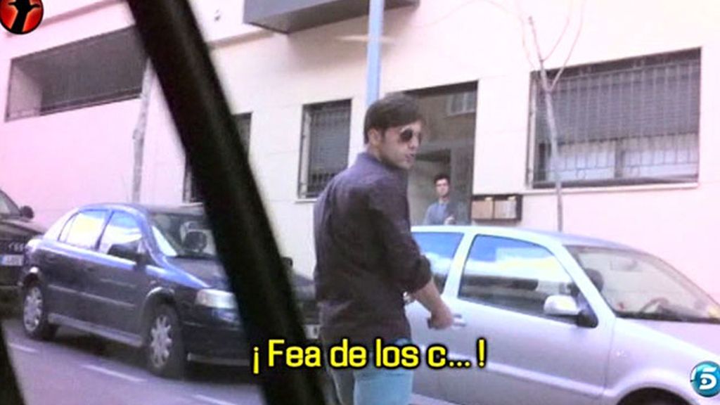 El cantante, enfadado por la presencia de la prensa