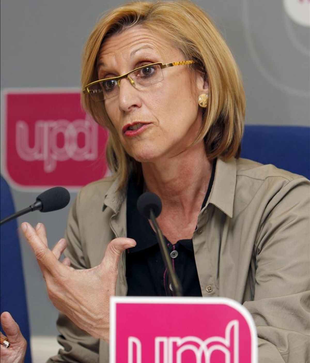 La líder de UPyD, Rosa Díez, ha asegurado que si su formación no alcanza un pacto de Gobierno en los ayuntamientos ni con el PSOE ni con el PP, respetarán lo que hayan decidido los electores en las urnas. EFE