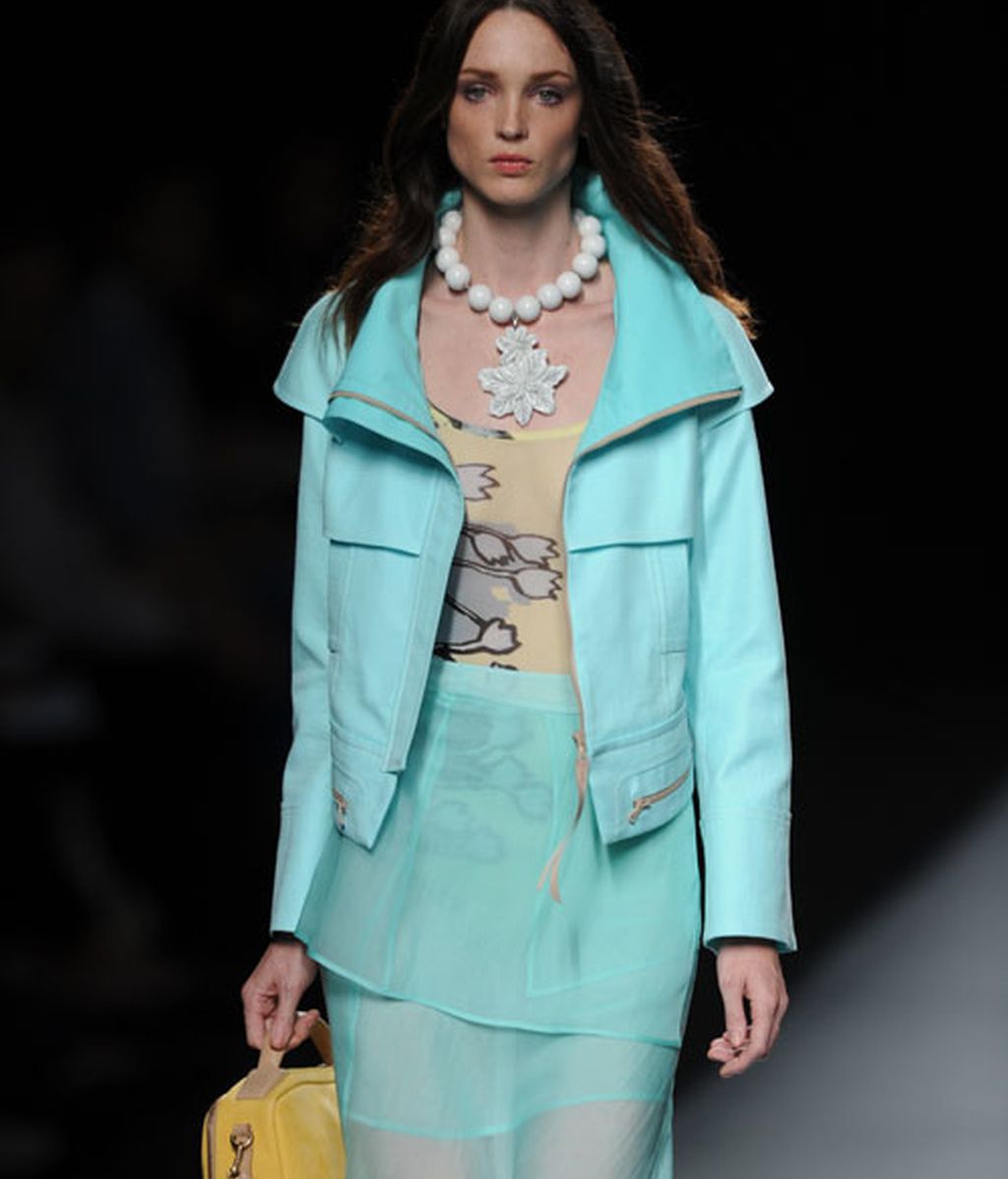 Vuelta a los 50 con Adolfo Domínguez