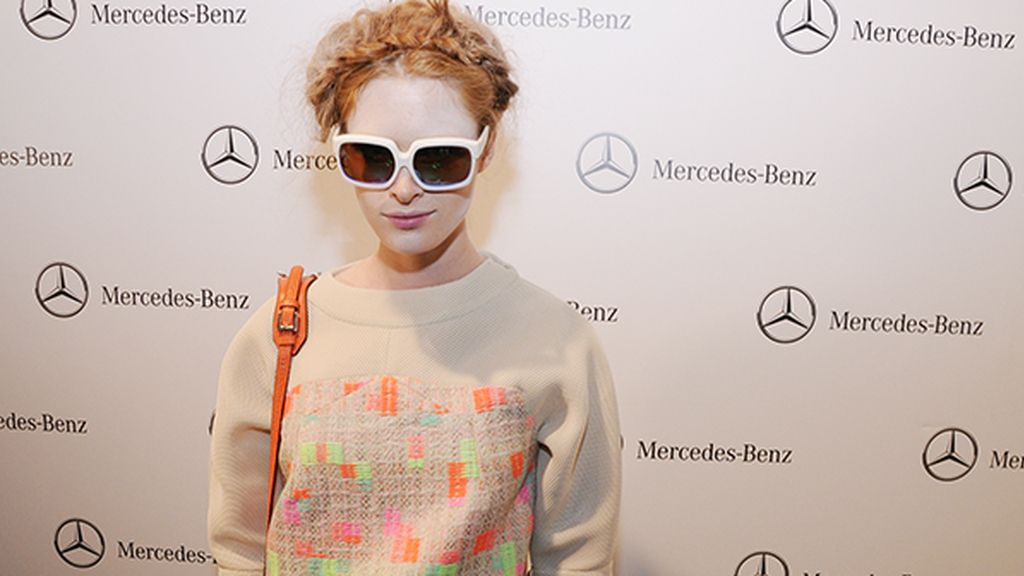 El espectacular maquillaje que acompañaba a los diseños de Ana Locking estaba inspirado en la aristocracia europea de principios del siglo XX