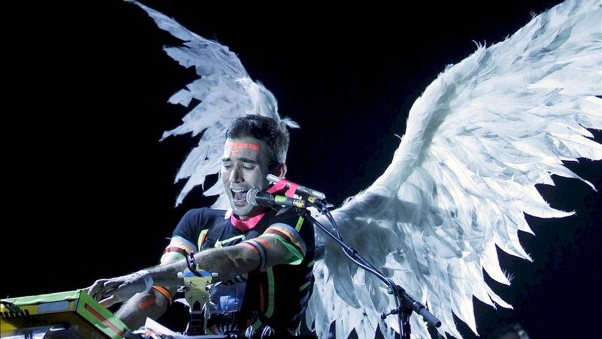 El músico estadounidense Sufjan Stevens, durante su actuación anoche en la primera jornada de los tres días grandes del festival San Miguel Primavera Sound 2011, que se celebra hasta el 29 de mayo en el recinto del Parc del Fórum, en Barcelona. EFE El músico estadounidense Sufjan Stevens, durante su actuación anoche en la primera jornada de los tres días grandes del festival San Miguel Primavera Sound 2011, que se celebra hasta el 29 de mayo en el recinto del Parc del Fórum, en Barcelona. EFE