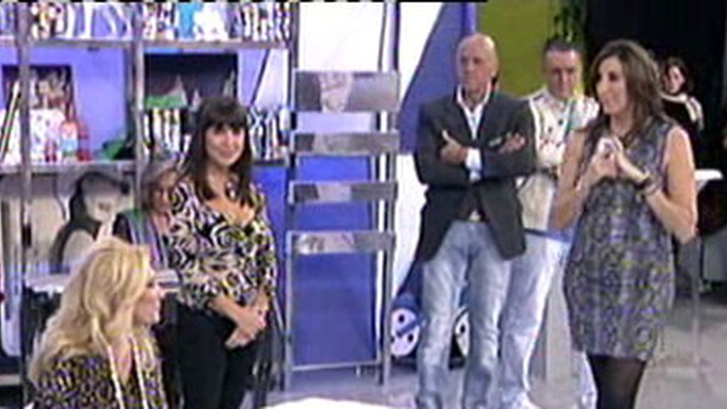 Se emociona al escuchar la canción con la que conoció a Amador