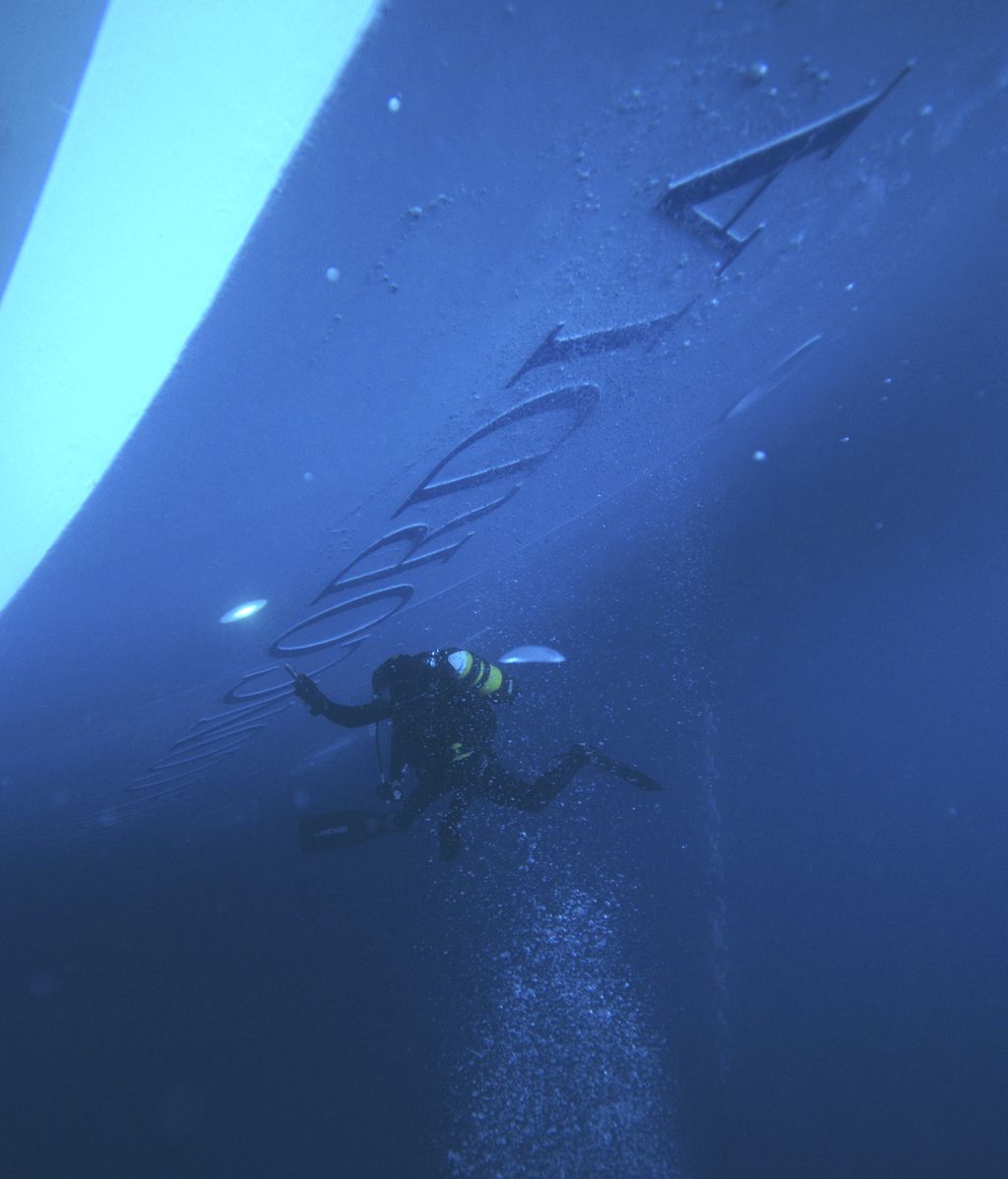 El 'Costa Concordia', bajo el mar
