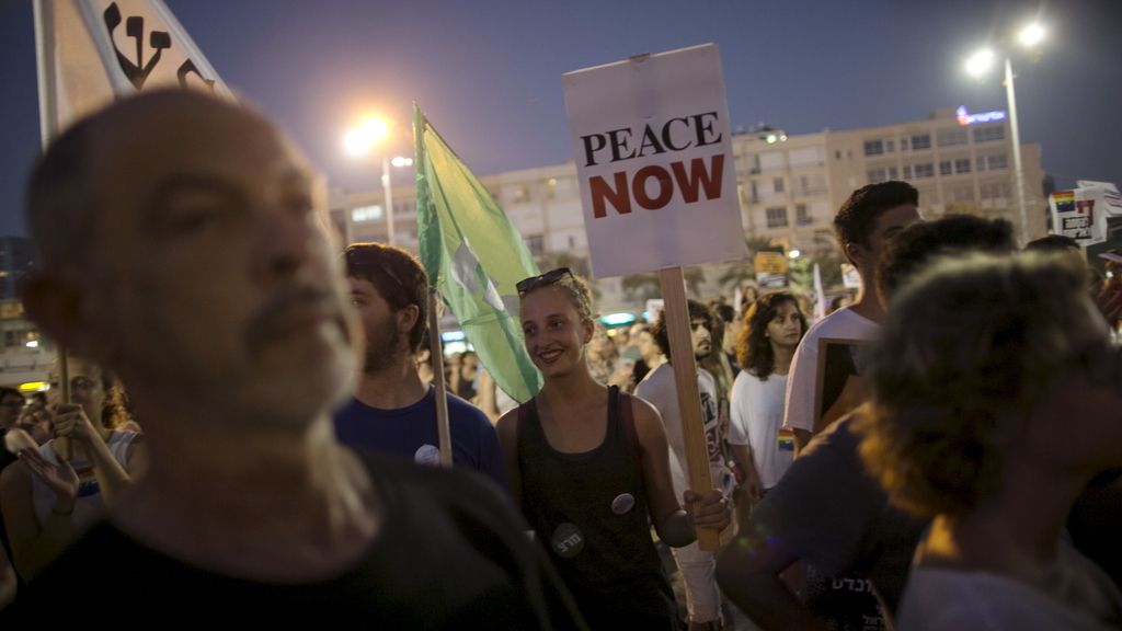Miles de personas se manifiestan en Israel en contra de la violencia