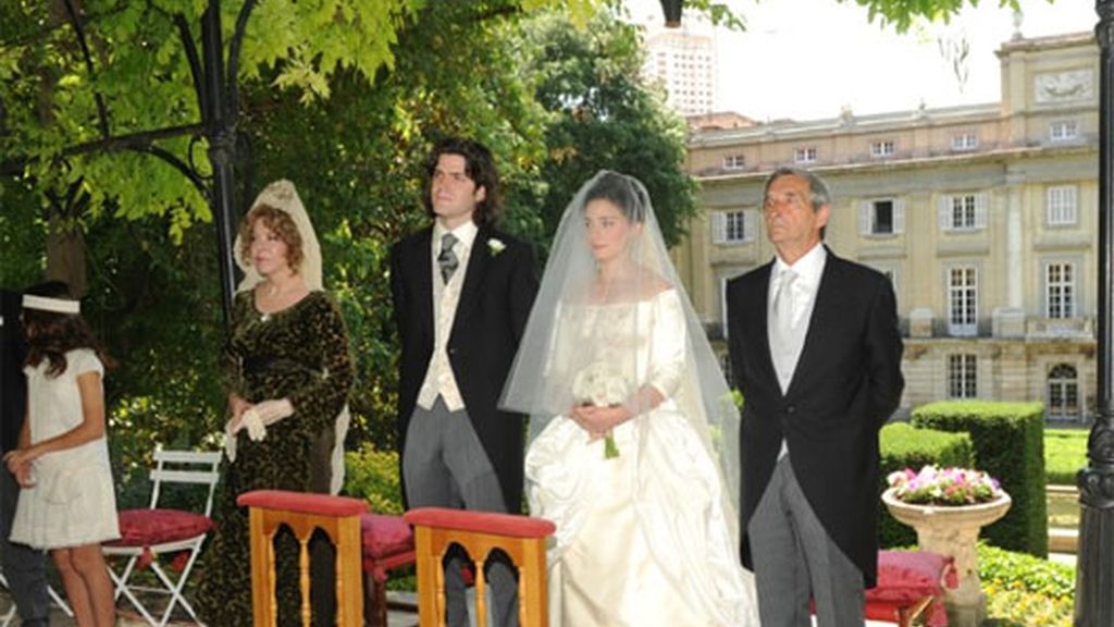 La Duquesa, feliz en la boda de su nieto