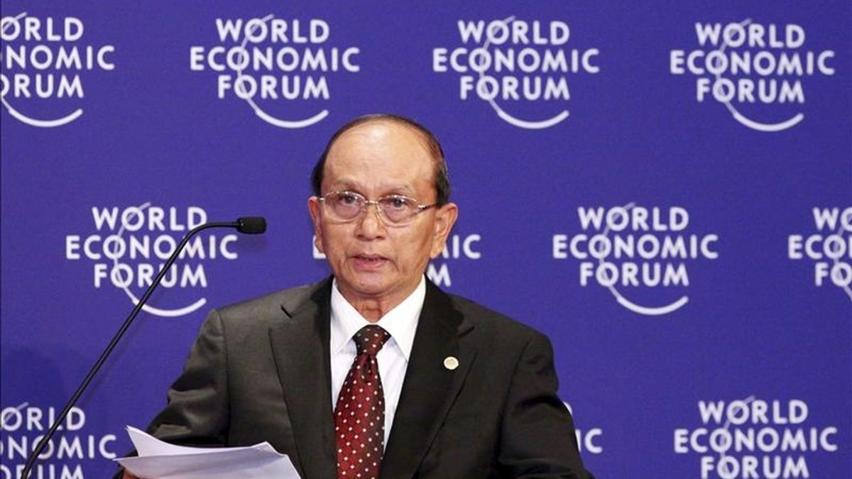 Fotografía de archivo que muestra al ex general y primer ministro de Birmania, Thein Sein, participando en el Foro Económico Mundial en Ho Chi Minh (Vietnam) el 6 de junio de 2010. EFE/Archivo