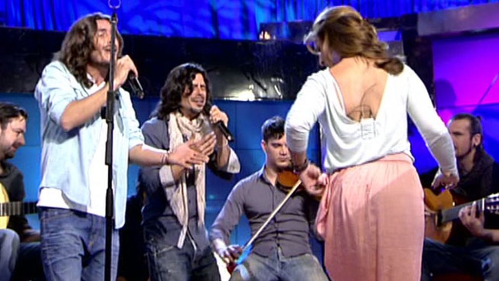 Raquel Bollo baila con Macarines