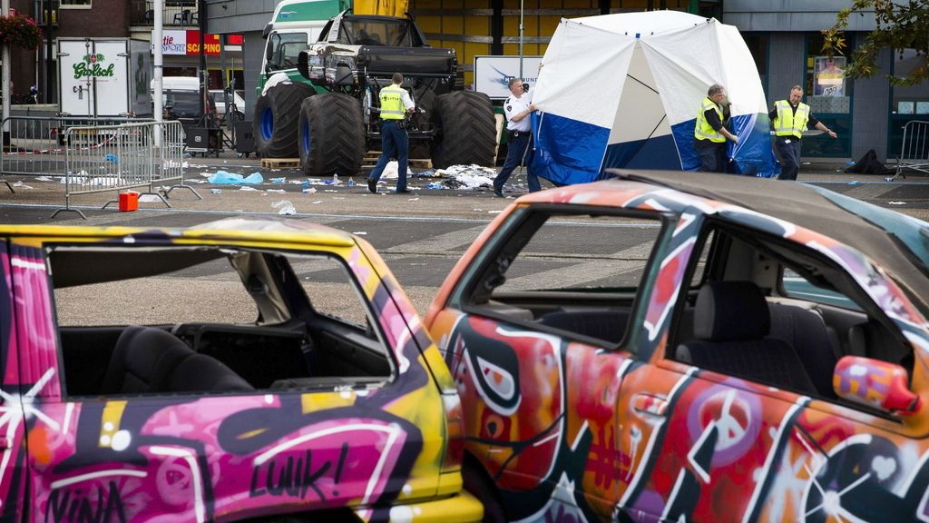 Tres muertos y decenas de heridos por un 'monster-truck' descontrolado en Países Bajos