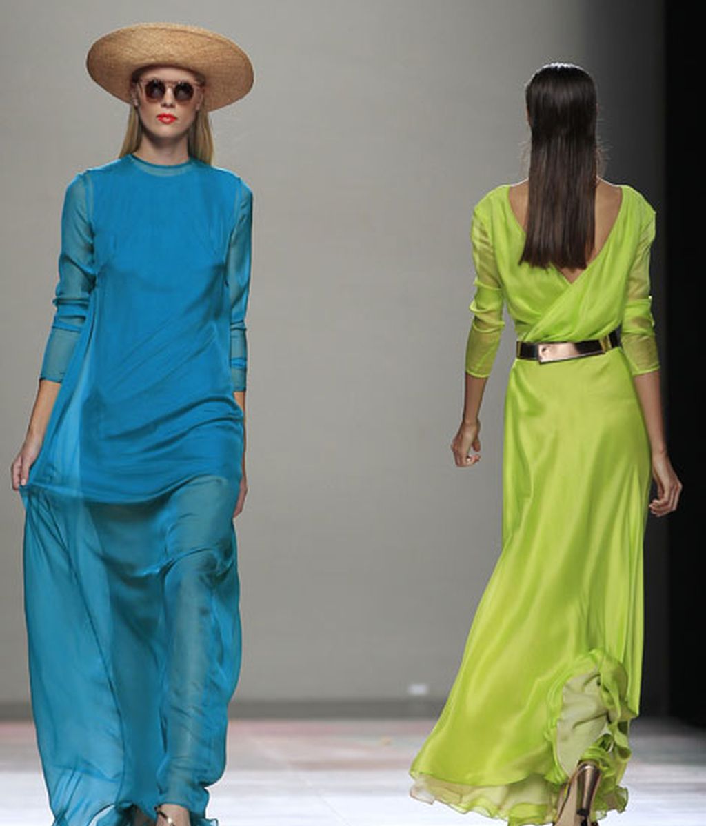 Siluetas fluidas que evocan un verano perpetuo