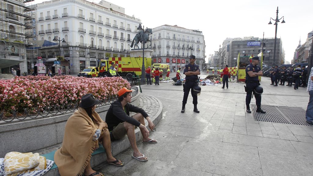 La Policía concluye el desalojo de los últimos acampados en Madrid