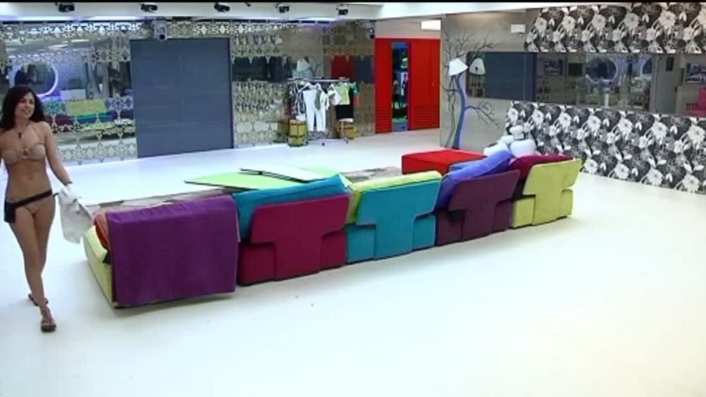 Esta chica no pude quedarse quieta