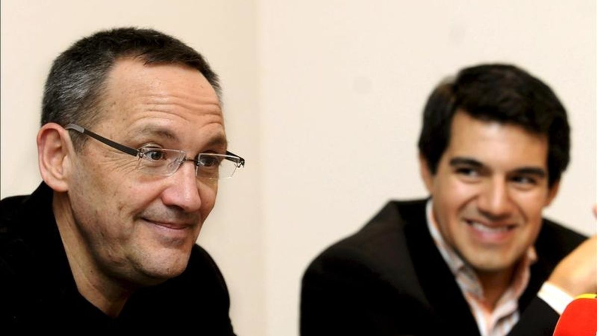 El compositor argentino Osvaldo Golijov (i) y el director peruano Miguel Harth-Bedoya (d) durante la rueda de prensa que ofrecieron hoy en el Auditorio Nacional, para presentar la octava edición del programa de conciertos y actividades la Carta Blanca. EFE El compositor argentino Osvaldo Golijov (i) y el director peruano Miguel Harth-Bedoya (d) durante la rueda de prensa que ofrecieron hoy en el Auditorio Nacional, para presentar la octava edición del programa de conciertos y actividades la Carta Blanca. EFE